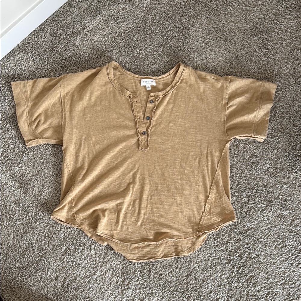 Promise the label Tan Henley T-Shirt L
